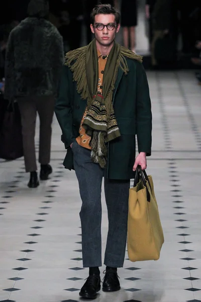 Look 3